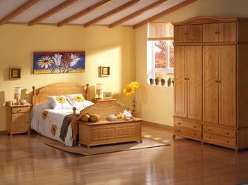 Dormitorio Pino 135 - Cama, mesitas, armario y arcón de pino