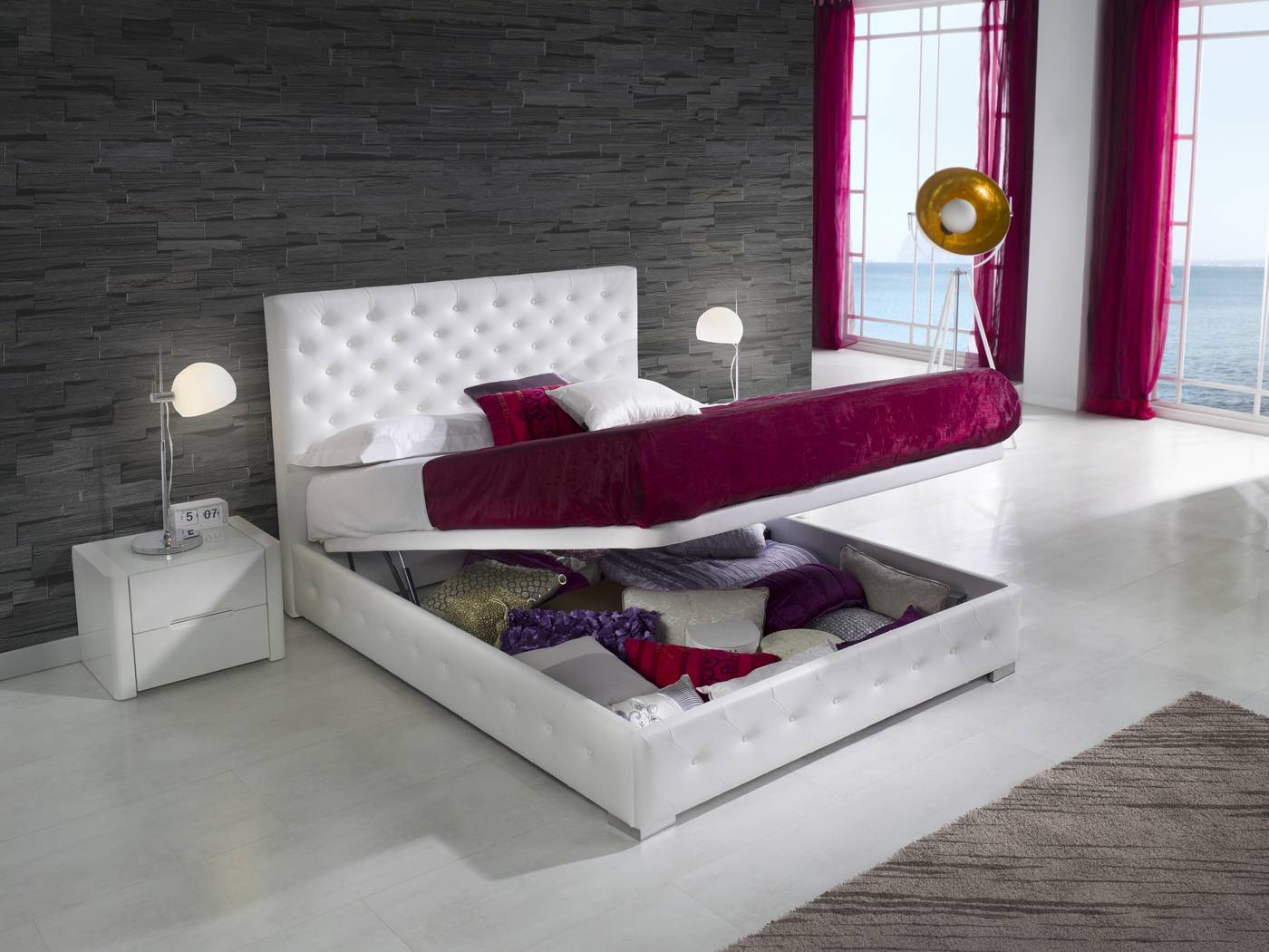 Cama con canapé abatible tapizada en polipiel, tela o terciopelo,  disponible en varios tamaños y colores.