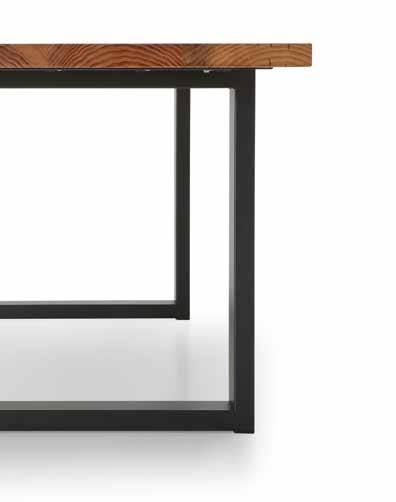 Mesa Enzo Tablero Macizo - Mesa de comedor rectangular, con patas metálicas de color negro y tablero de madera maciza de 4 cm de grosor.
