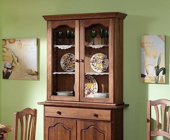Vitrina estilo provenzal de madera maciza, con dos puertas de cristal. Disponible en varios colores.