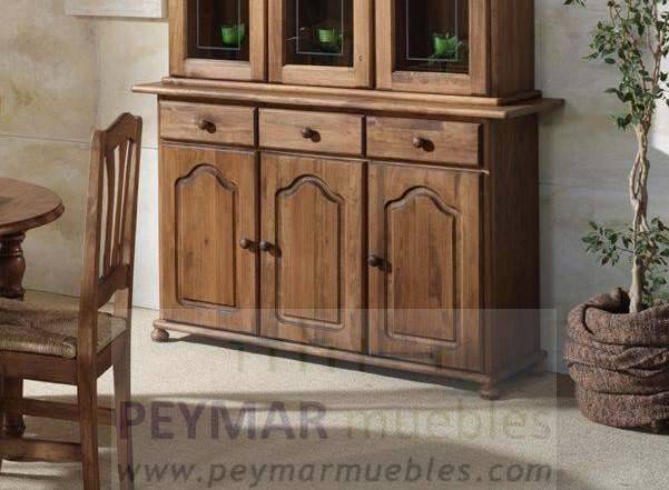 Aparador estilo provenzal de tres puertas y tres cajones, de madera maciza