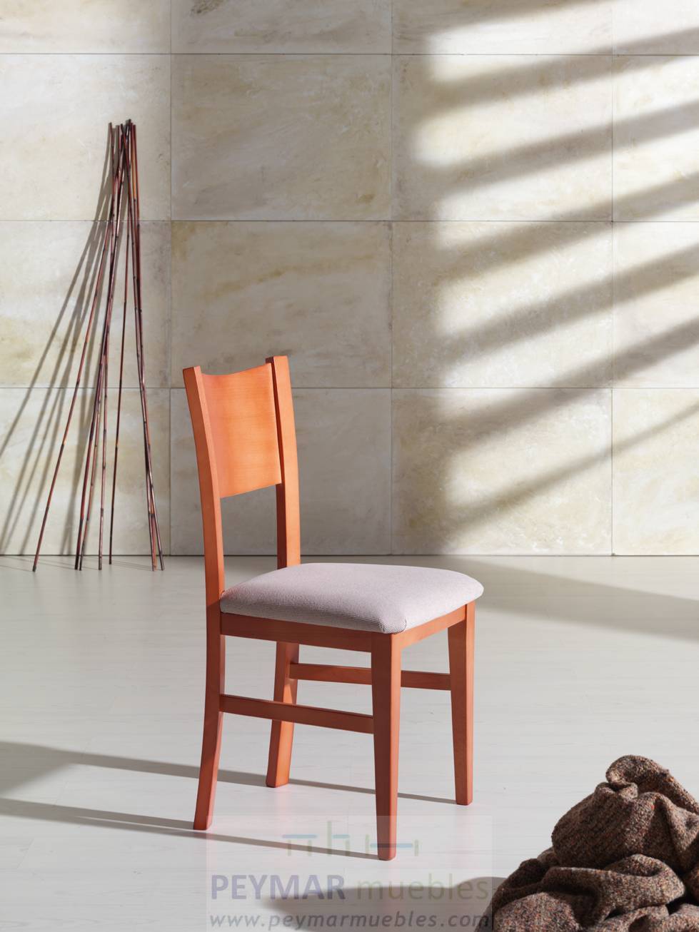Silla de comedor tapizada M-63, de madera de haya maciza
