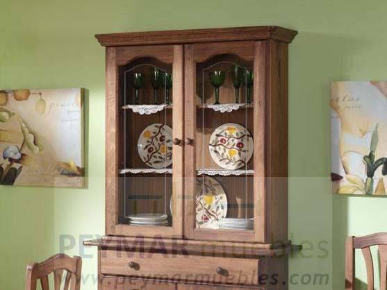 Vitrina estilo provenzal de madera maciza, con dos puertas de cristal