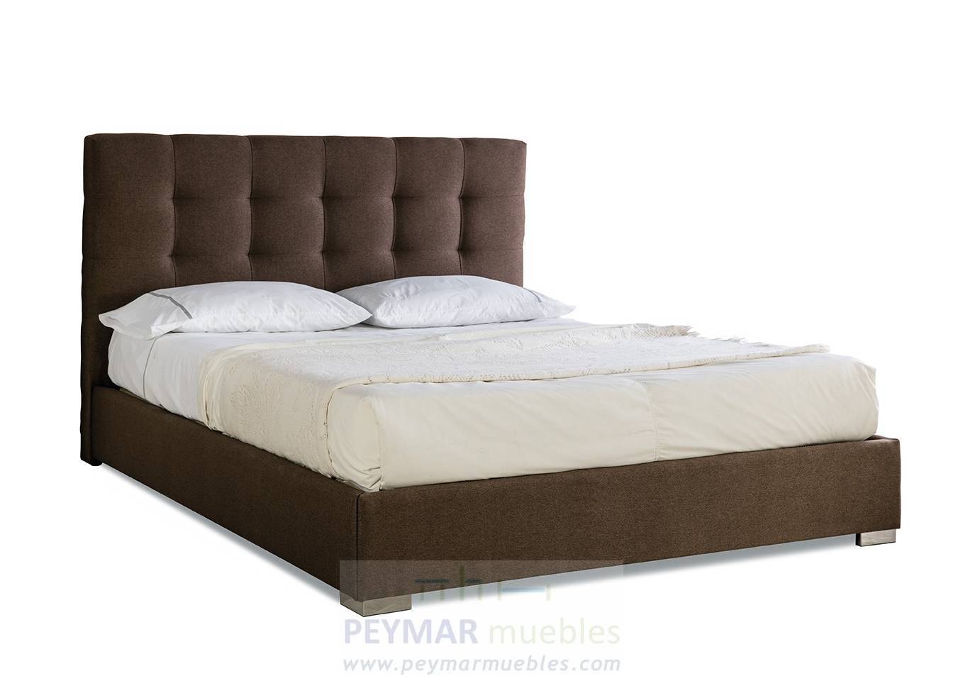 Cama con bañera fija tapizada en polipiel, tela o terciopelo,  disponible en varios tamaños y colores.