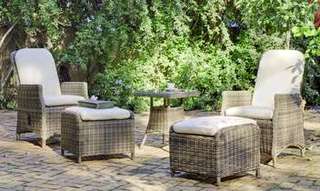 Mesa auxiliar + 2 sillones + taburetes [Borsalino] de Hevea - Conjunto de médula sintética calidad extra para jardín y terraza: 2 sillones reclinables, 2 reposapiés con cojines y mesa auxiliar cuadrada 50x50