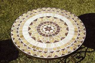 Mesa redonda forja Génova de Jayso - Mesa redonda de forja con tablero de 110 cm de cristal laminado. Opción de color.