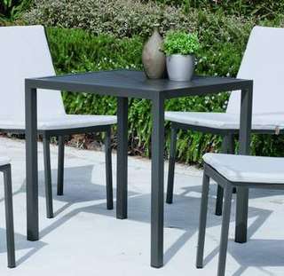Mesa ▢80 de aluminio [Melea] de Hevea - Mesa cuadrada de aluminio para jardín o terraza, apilable, con tablero de lamas de aluminio. Disponible en color blanco, antracita, champagne, plata, marrón o nude.