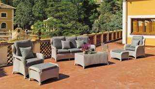 Conjunto Loom Lux Manila-8 de Hevea - Conjunto de fibra natural reforzada para jardín. Formada por: sofá 3 plazas + 2 sillones + mesa de centro + cojines