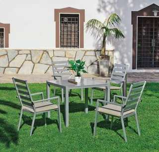 Set Aluminio Palma 90 + 4 sillones de Hevea - Mesa cuadrada de aluminio  con tablero lamas de aluminio + 4 sillones. Disponible en varios colores: blanco, antracita, champagne, plata o marrón.