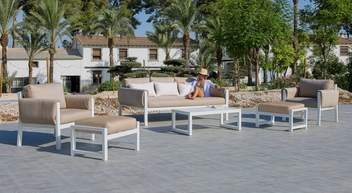 Set Sofá/Cama Arizona-100 de Hevea - Conjunto aluminio con opción de cojines en los brazos: sofá/cama de 3 plazas + 2 sillones + 1 mesa de centro + 2 reposapiés. Color: blanco, antracita, marrón, champagne o plata.