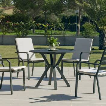 Mesa ⬡110 + 4 sillones de aluminio [Baracoa-Carv] de Hevea - Moderno conjunto de aluminio luxe para jardín: Mesa de comedor poligonal de 110 cm. + 4 sillones. Disponible en color blanco, antracita, champagne, plata, marrón o nude.