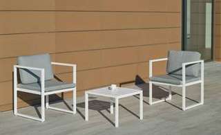 Set Aluminio Long Beach-15 de Hevea - Conjunto de aluminio apilable: 2 sillones + mesa auxiliar + cojines. Disponible en color blanco o antracita.