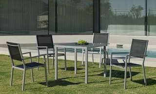 Set Aluminio Melea-Córcega 80-4 de Hevea - Conjunto aluminio para jardín: Mesa cuadrada de 80 cm. + 4 sillones de aluminio y textilen. Disponible en color blanco, plata y antracita.