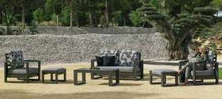 Sofá 2p + sillones + taburetes, aluminio [Cartago] de Hevea - Conjunto lujoso y robusto de aluminio para jardín: 1 sofá de 2 plazas + 2 sillones + 2 reposapiés + 1 mesa de centro. Disponible en color blanco, antracita, champagne, plata, marrón o nude.