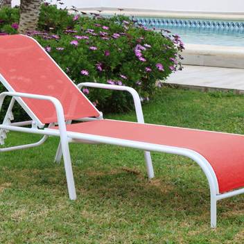 Cama/Tumbona de aluminio y textilen color rojo de Hevea - Cama/tumbona apilable de aluminio y textilen (blanco y rojo) para jardín o terraza. Con respaldo multiposiciones.