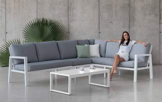 Rinconera 6 p de aluminio + mesa centro [Hublot] de Hevea - Rinconera modular de 6 plazas para jardín, con cojines desenfundables. Estructura de aluminio disponible en color blanco, antracita, champagne, plata, marrón o nude.
