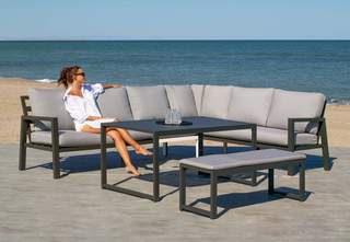 Rinconera 6 p de aluminio + mesa + banco [Hublot] de Hevea - Rinconera modular de 6 plazas para jardín + mesa centro alta + banco con cojín. Estructura aluminio disponible en color blanco, antracita, champagne, plata, marrón o nude.