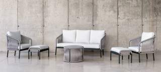 Set Cuerda Yina-10 de Hevea - Conjunto aluminio color antracita y cuerda color gris: 1 sofá de 3 plazas + 2 sillones + 1 mesa de centro + 2 taburetes.