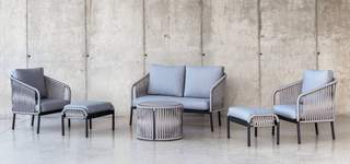 Set Cuerda Yina-7 de Hevea - Conjunto aluminio color antracita y cuerda color gris: 1 sofá de 2 plazas + 2 sillones + 1 mesa de centro.