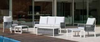 Sofá 3p + sillones + taburetes, aluminio [Havana] de Hevea - Conjunto aluminio y cuerda para jardín: 1 sofá de 3 plazas + 2 sillones + 1 mesa de centro + 2 taburetes. Colores disponibles en blanco, gris, marrón o champagne.