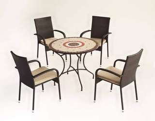 Conjunto Mosaico Malaya90-Bergamo de Hevea - Conjunto de forja color marrón: mesa con tablero mosaico de 90 cm + 4 sillones de ratán sintético con cojines.