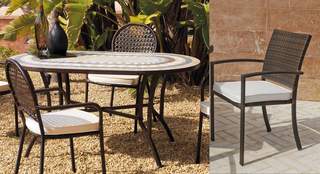 Conjunto Mosaico Laredo150-Bahia de Hevea - Conjunto de forja color marrón: mesa con tablero mosaico ovalado de 150 cm + 4 sillones de ratán con cojines.