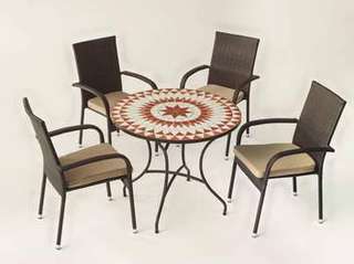 Conjunto Mosaico Neypal90-Bergamo de Hevea - Conjunto de forja color marrón: mesa con tablero mosaico de 90 cm + 4 sillones de ratán sintético con cojines.