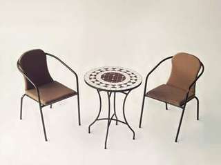 Conjunto Mosaico Oran-Marsel de Hevea - Mesa de forja color bronce, con tablero mosaico de 60 cm + 2 sillones apilables de aluminio con cojín.