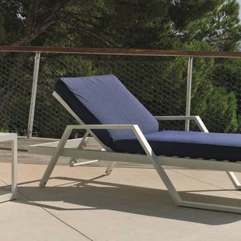 Cama/tumbona con ruedas de aluminio [Portofino] de Hevea - Cama aluminio 5 posiciones, para jardín. Con ruedas para su desplazamiento. Estructura, asiento y respaldo de aluminio color blanco, antracita, champagne, plata, marrón o nude