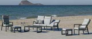 Sofá 3p + 2 sillones reclinables + mesa  [Voriam] de Hevea - Conjunto de aluminio para jardín: sofá 3 plazas + 2 sillones + mesa de centro. Respaldos reclinables. Colores: blanco, antracita, champagne, plata, marrón o nude.