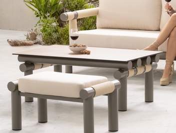 Lujosa mesa ▯120 de aluminio y cuerda [Nusa] de Hevea - Mesa de centro rectangular para jardín, con tablero HPL de 120 cm. de ancho. Estructura de aluminio en color blanco, antracita, champagne o marrón, recubierta de cuerda redonda.