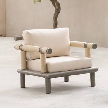 Lujoso sillón de aluminio y cuerda [Nusa] de Hevea - Lujoso sillón confort con cojines desenfundables para exterior. Estructura de aluminio recubierta de cuerda redonda. Opciones de color: blanco, antracita, champagne o marrón.