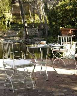 Conjunto forja Madrid de Jayso - Conjunto de forja con mesa redonda con tapa cristal laminado y dos sillones.