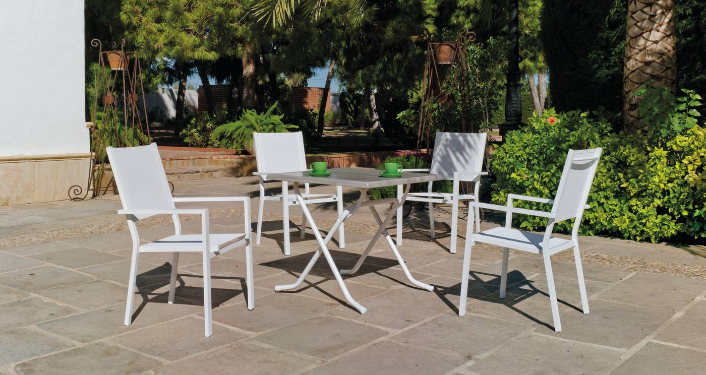 Conjunto aluminio color blanco: mesa cuadrada plegable de 80 cm. con tablero de heverzaplus + 4 sillones de aluminio y textilen