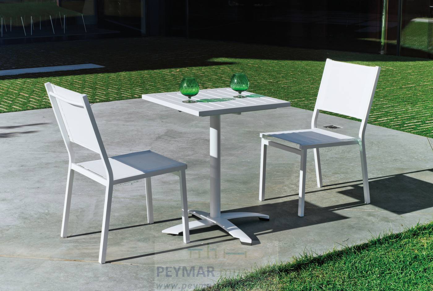 Mesa Aluminio Boston-60 - Mesa cuadrada de aluminio  con tablero lamas de aluminio. Disponible en color blanco, antracita, champagne, plata o marrón.