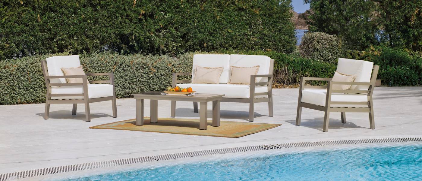 Conjunto lujo de aluminio: 1 sofá de 2 plazas + 2 sillones + 1 mesa de centro. Disponible en color blanco, antracita, champagne, plata o marrón.