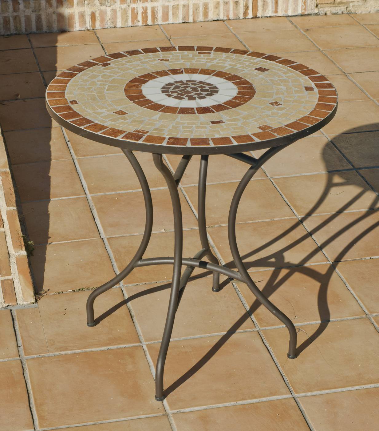 Set Mosaico Claire-Flandes 75-2 - Conjunto mosaico para jardín o terraza: 1 mesa mosaico redonda + 2 sillones de ratán sintético + 2 cojines