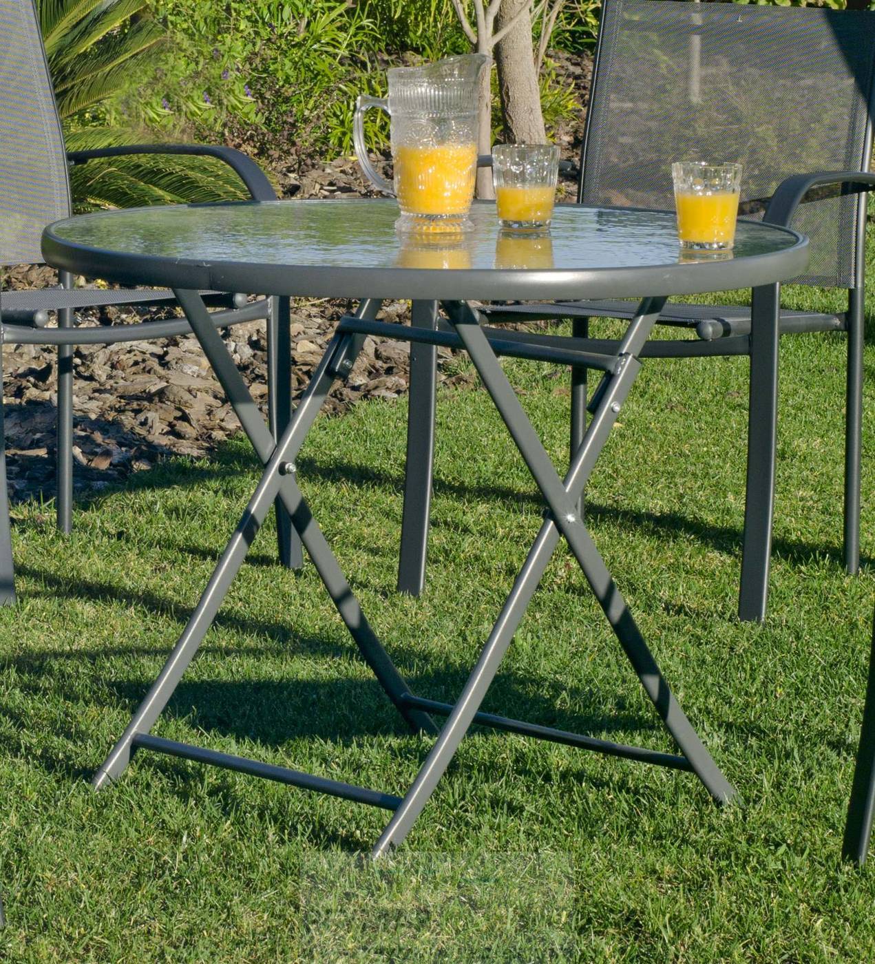 Mesa redonda plegable, con tablero de cristal templado de 90 cm.