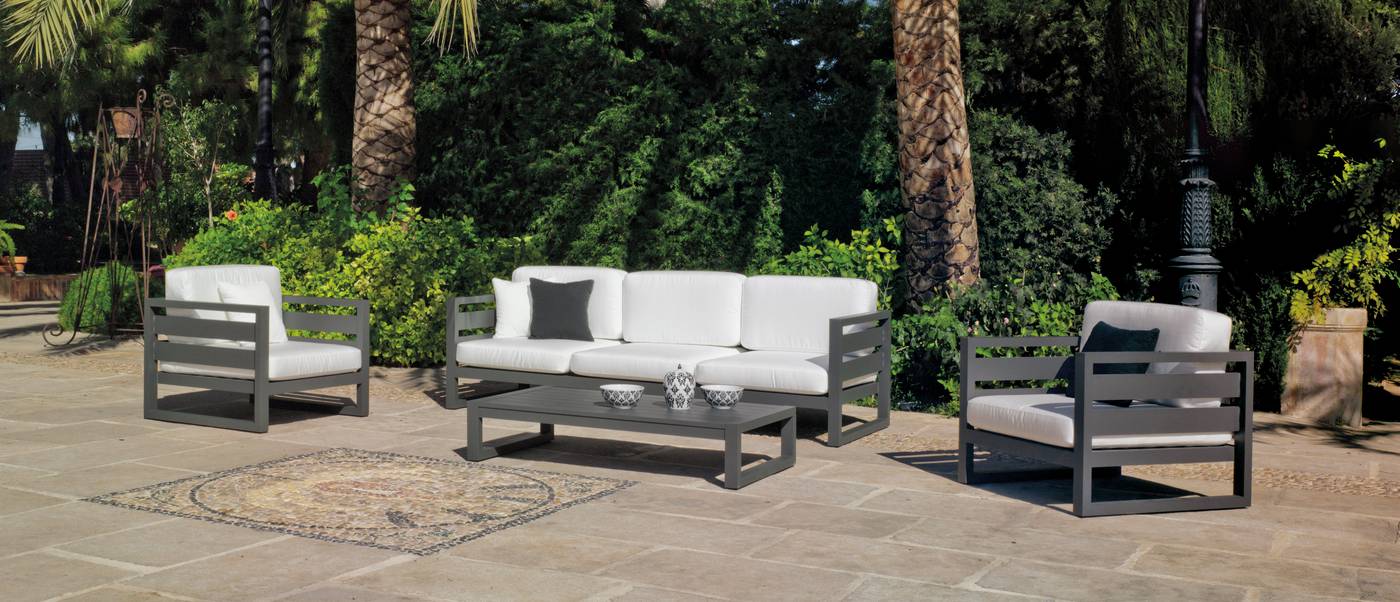 Set Aluminio Luxe Cosmos-8 - Conjunto lujo de aluminio color blanco: 1 sofá de 3 plazas + 2 sillones + 1 mesa de centro + cojines.