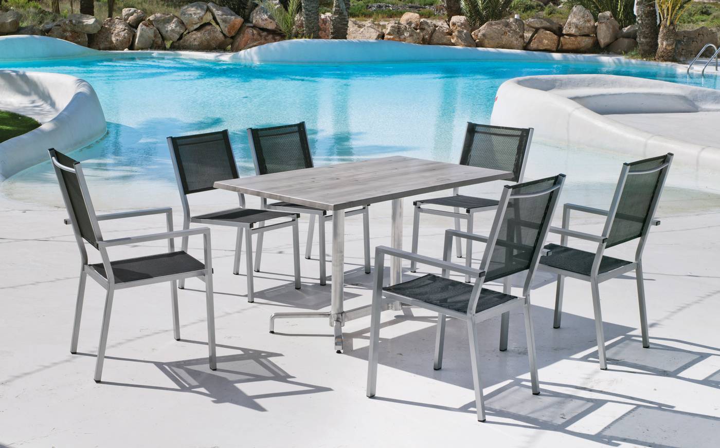 Conjunto aluminio: mesa rectangular de 140 cm. con tablero de heverzaplus y 6 sillones de aluminio color plata y textilen color gris