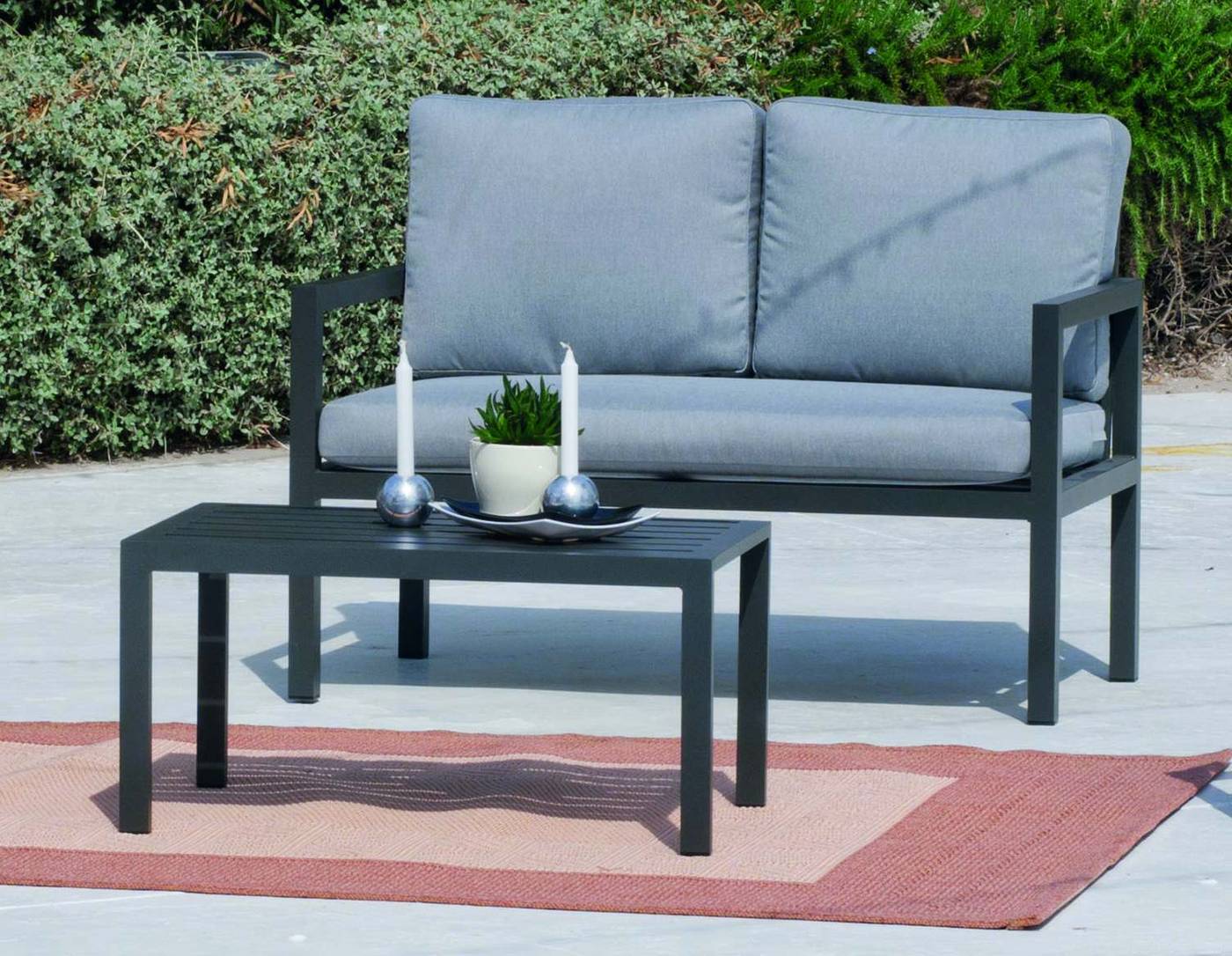 Set Aluminio Luxe Mandalay-7 - Conjunto aluminio: 1 sofá de 2 plazas + 2 sillones + 1 mesa de centro + cojines. Estructura aluminio de color blanco o antracita.