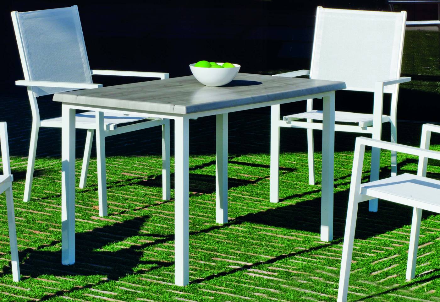 Set Aluminio Margot/Palma-120/4 - Conjunto aluminio color blanco: mesa rectangular 120 cm. con tablero de heverzaplus y 4 sillones de aluminio