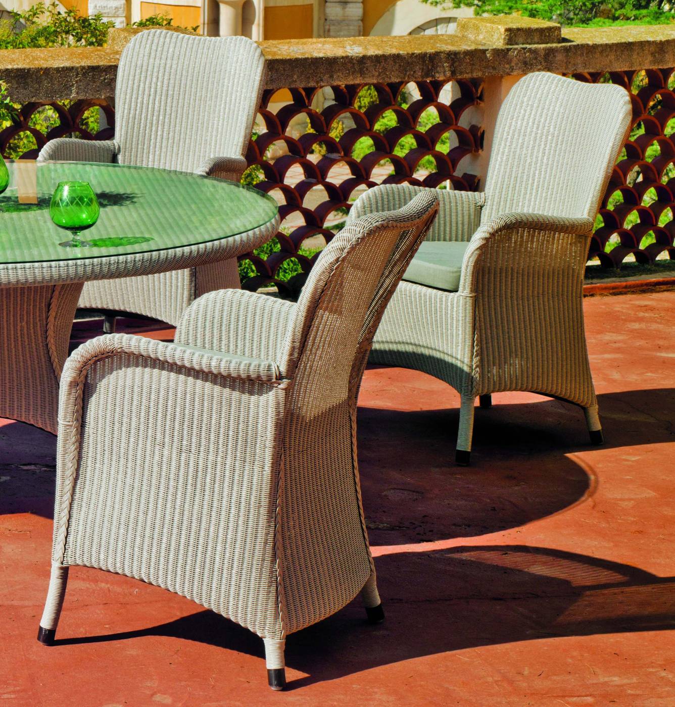 Conjunto Loom Lux Manila-150/6+6c - Conjunto de fibra natural reforzada para jardín. Formada por: mesa redonda de 150 cm. + 6 sillones + cojines