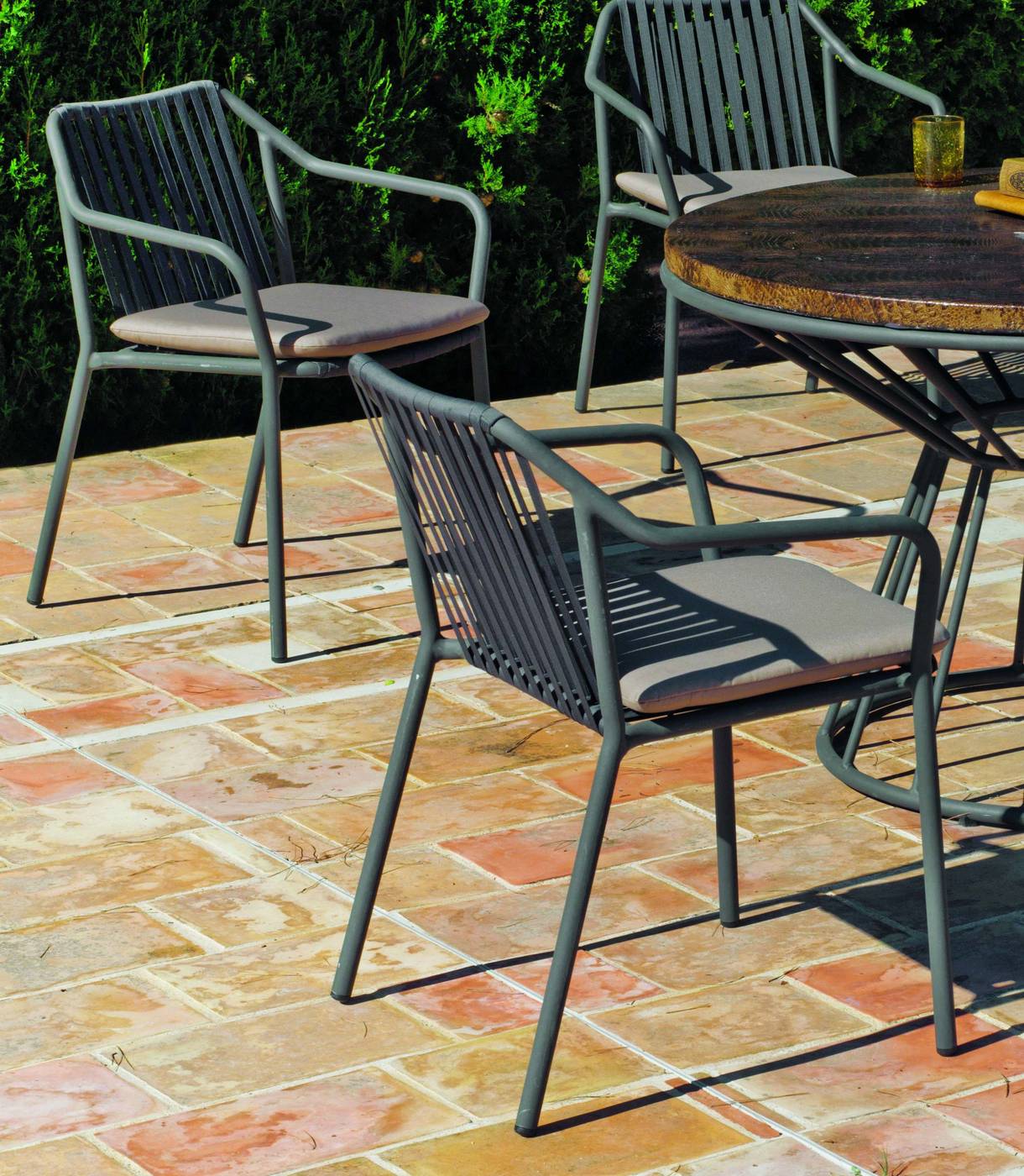 Conjunto Aluminio Lux Michigan - Conjunto de aluminio para jardín y terraza: mesa de comedor redonda de 120cm. + 6 sillones + cojines