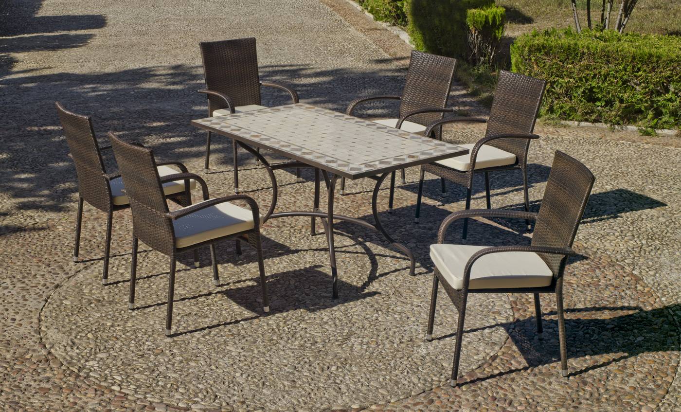 Conjunto para terraza o jardín de forja: 1 mesa con panel mosaico + 4 sillones de ratán sintético + 4 cojines.