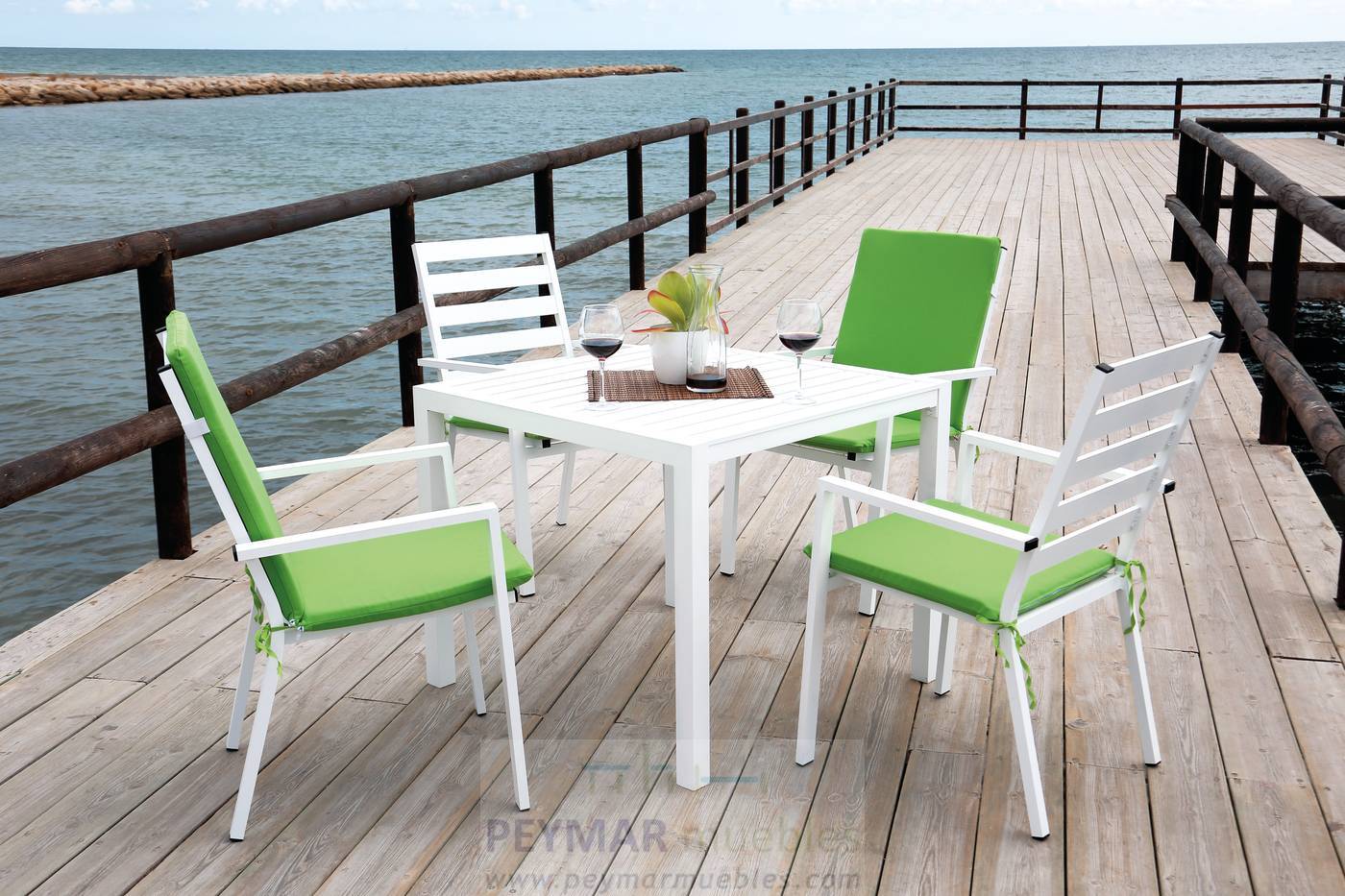 Set Aluminio Palma 90 + 4 sillones - Mesa cuadrada de aluminio  con tablero lamas de aluminio + 4 sillones. Disponible en varios colores: blanco, antracita, champagne, plata o marrón.