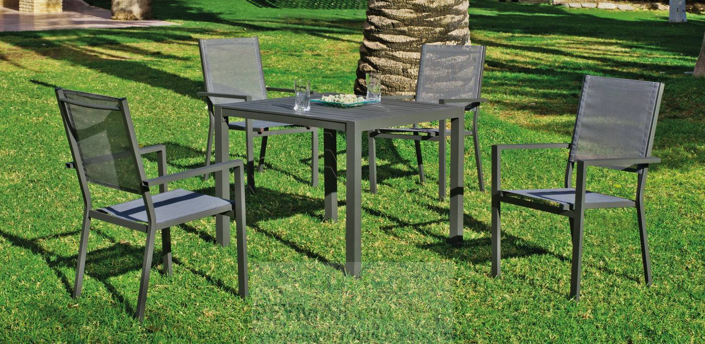 Set Aluminio Palma 90 + 4 sillones textilen - Mesa cuadrada de aluminio  con tablero lamas de aluminio + 4 sillones de aluminio y textilen. Disponible en color blanco, plata, bronce, antracita y champagne.