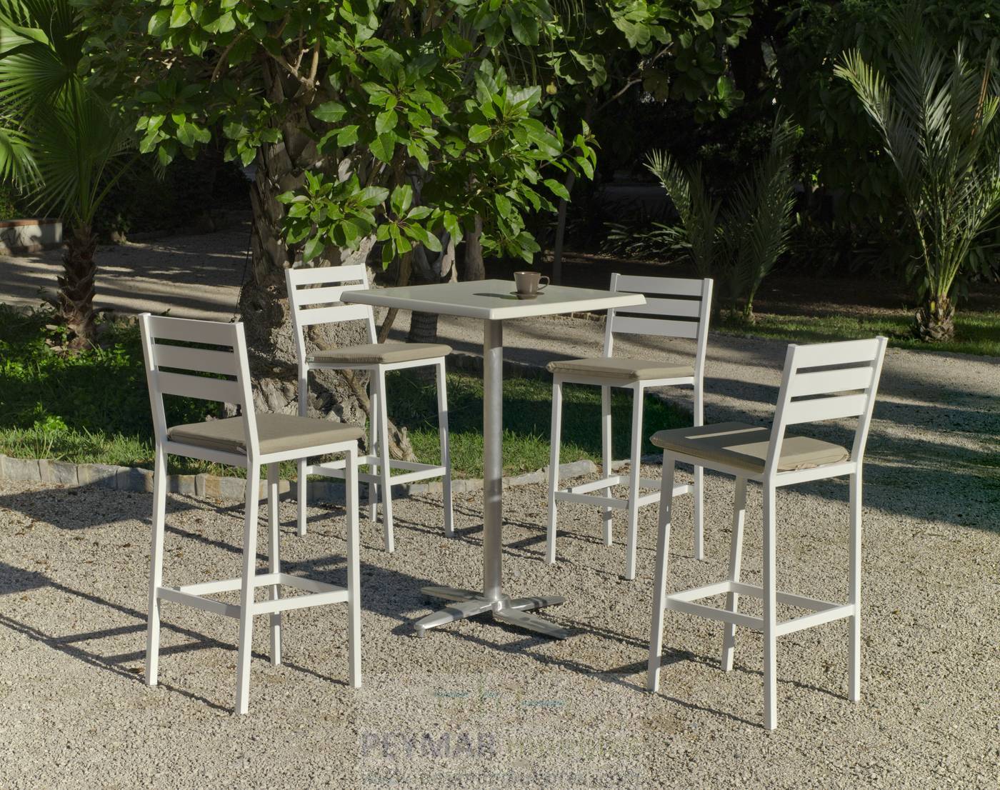 Conjunto aluminio: mesa bar cuadrada de 70 cm. con tablero de Hevegalite y 4 taburetes de aluminio