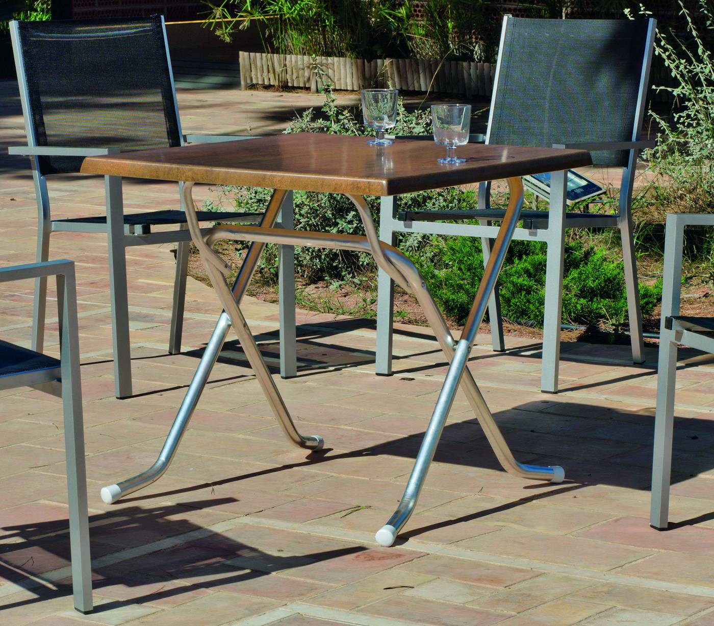 Set Aluminio Senia/Roma-80/4 - Conjunto aluminio: mesa cuadrada plegable de 80 cm. con tablero de heverzaplus y 4 sillones de aluminio y textilen