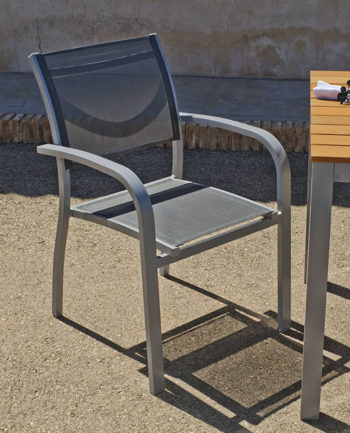 Conjunto Aluminio Denis-Amberes - Conjunto aluminio color plata: mesa rectangular con tablero de 150 cm. de  poliwood + 4 sillones de alumnio y textilen